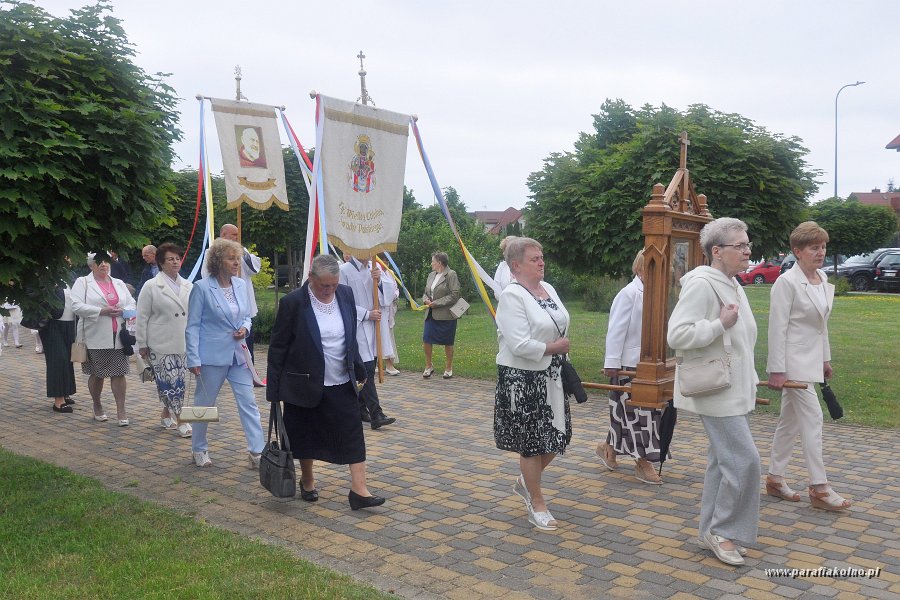 040 Procesja eucharystyczna.jpg